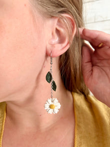  DAISY DANGLE CLAY EARRINGS